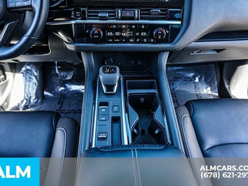 Used 2025 Nissan Pathfinder SL image 40