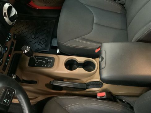 Used 2017 Jeep Wrangler Sahara w/ Connectivity Group AWD/4WD image 25