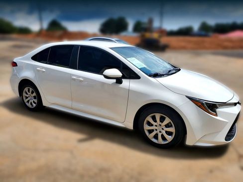 Used 2021 Toyota Corolla LE FWD image 18