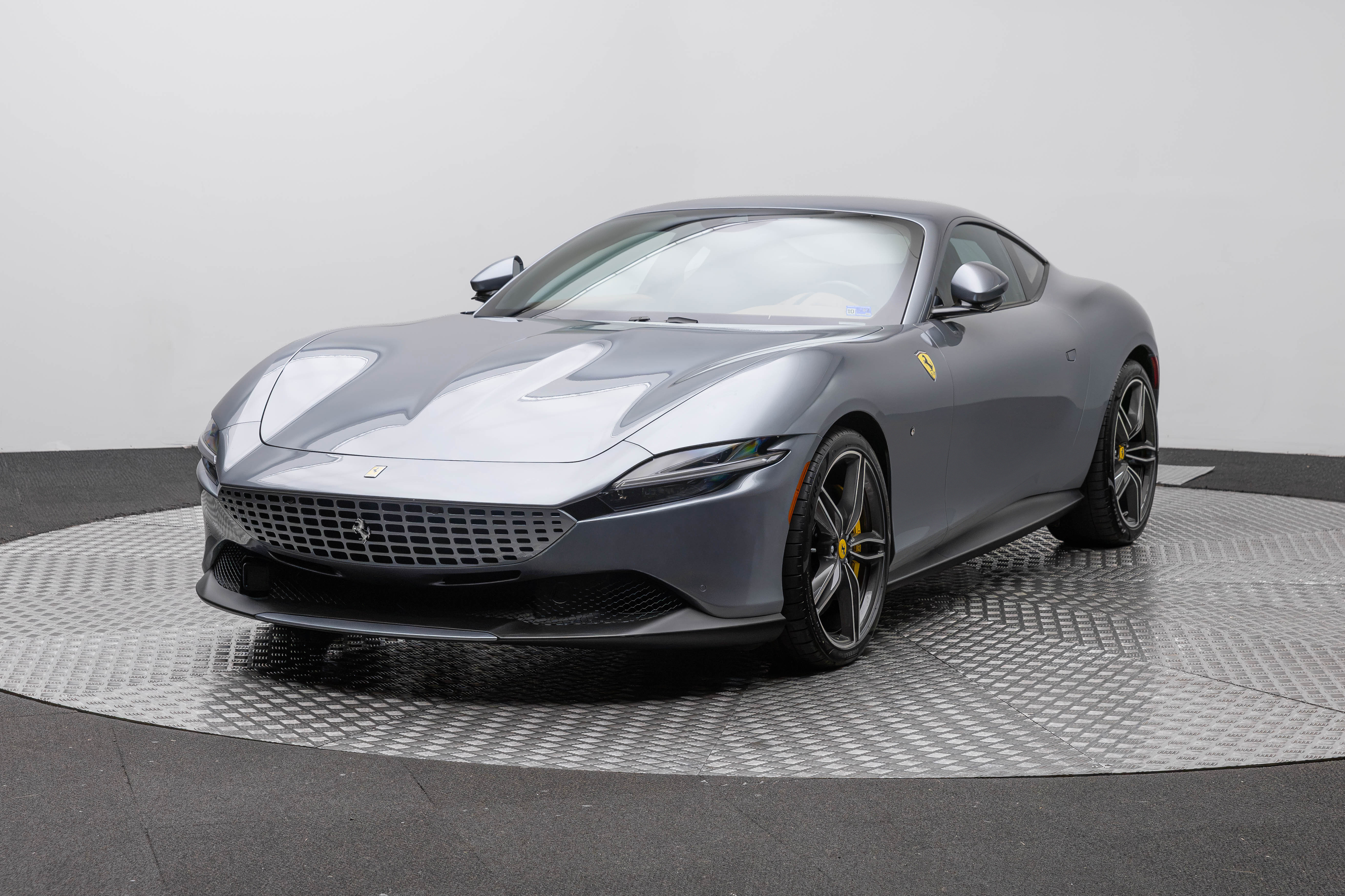 Used 2022 Ferrari Roma RWD image 1