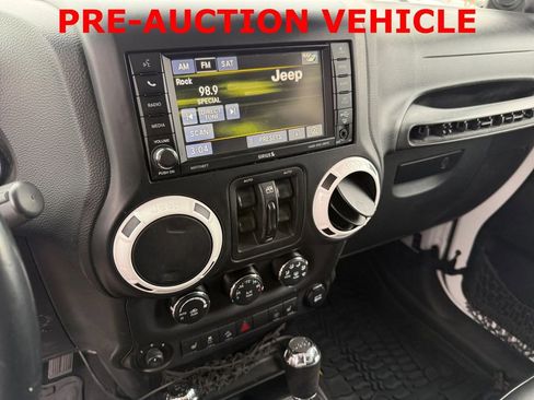 Used 2014 Jeep Wrangler Unlimited Sahara image 18