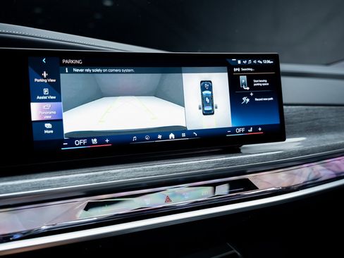 Used 2023 BMW i7 xDrive60 w/ Executive Package 2 image 48