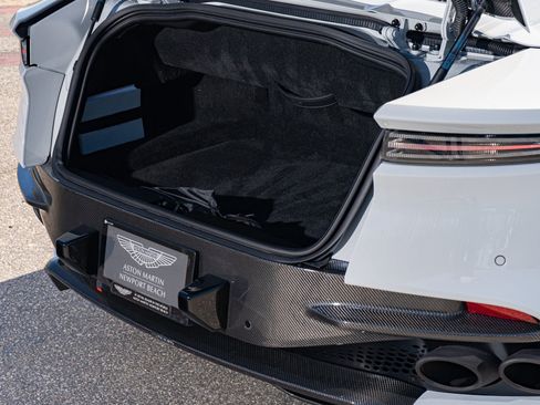 Used 2023 Aston Martin DBS Volante image 12