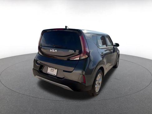 Used 2025 Kia Soul LX w/ LX Technology Package FWD image 11