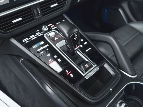 Used 2021 Porsche Cayenne Turbo S image 24