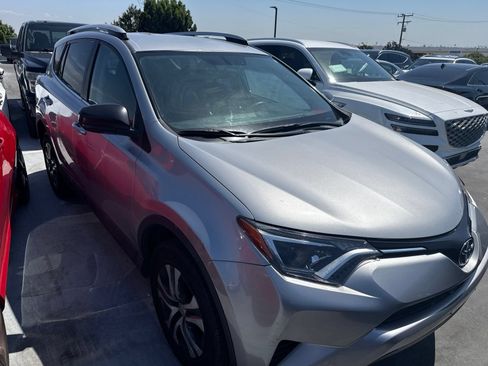 Used 2016 Toyota RAV4 LE FWD image 1