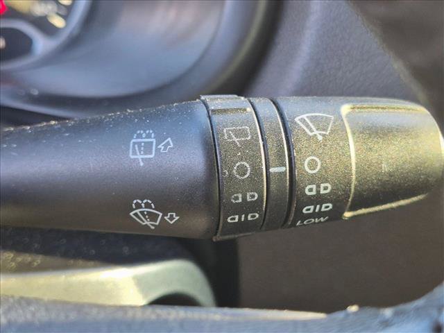 Used 2016 Jeep Renegade Latitude FWD image 16