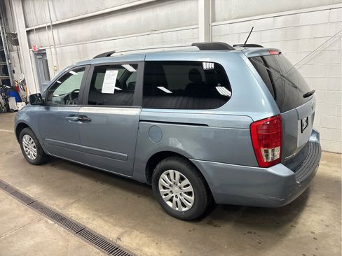 Used 2012 Kia Sedona LX image 5
