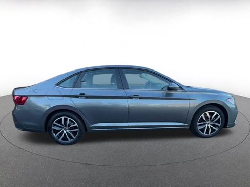Used 2025 Volkswagen Jetta SE image 16