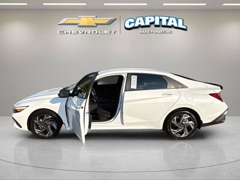 Used 2025 Hyundai Elantra Sport FWD image 9