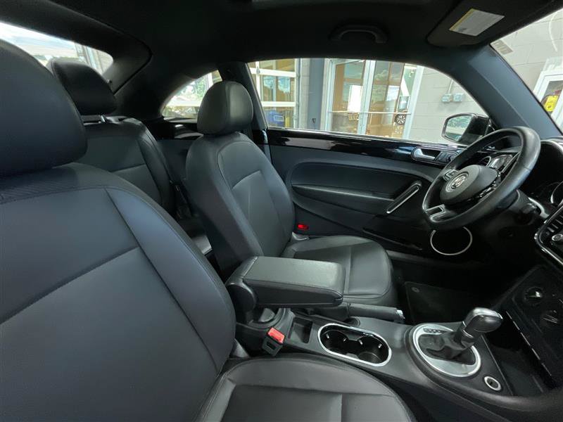 Used 2015 Volkswagen Beetle TDI FWD image 25