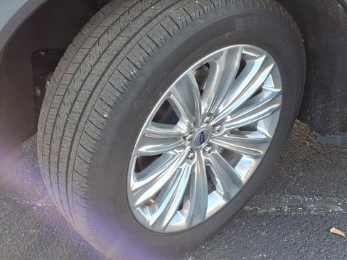 Certified 2022 Ford Explorer Limited w/ Equipment Group 301A image 3