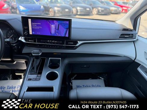Used 2025 Toyota Sienna XLE FWD image 28