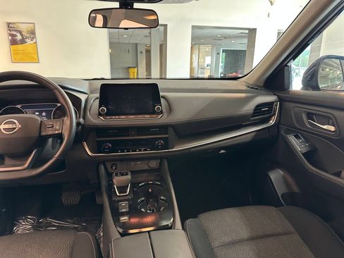 Used 2025 Nissan Rogue SV FWD image 36
