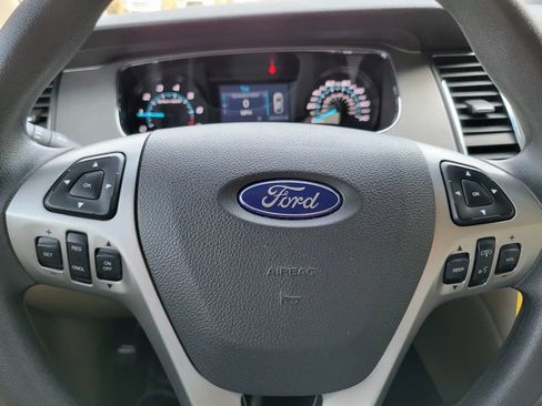 Used 2017 Ford Taurus SE image 24