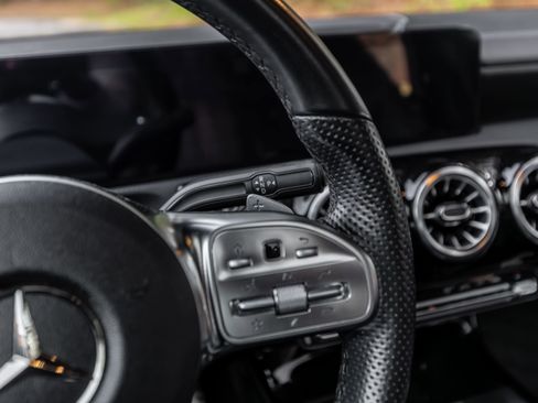 Used 2022 Mercedes-Benz CLA 250 image 8