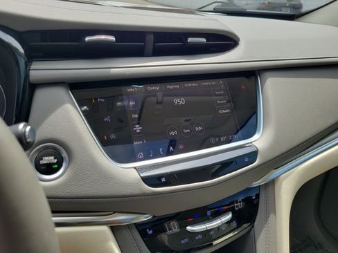 Used 2022 Cadillac XT5 Premium Luxury w/ Technology Package AWD/4WD image 14