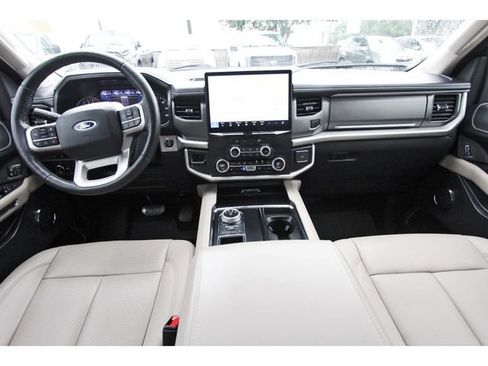 Used 2023 Ford Expedition XLT RWD image 8