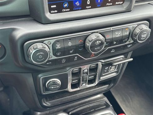 Used 2022 Jeep Gladiator Willys image 30