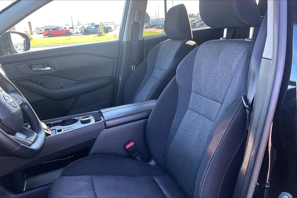Used 2025 Nissan Rogue SV AWD/4WD image 24