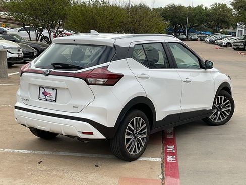 Used 2024 Nissan Kicks SV image 5
