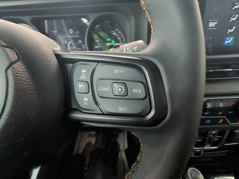Used 2024 Jeep Wrangler Unlimited AWD/4WD image 18