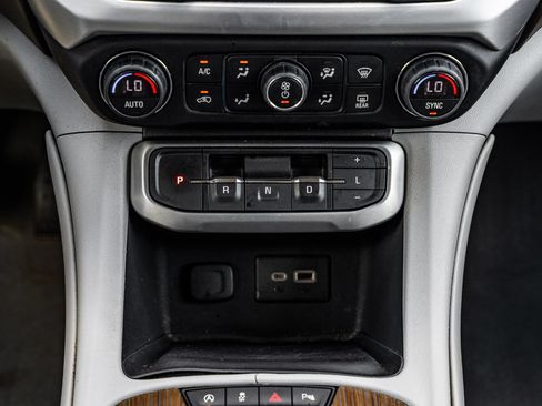 Used 2022 GMC Acadia SLE FWD image 31