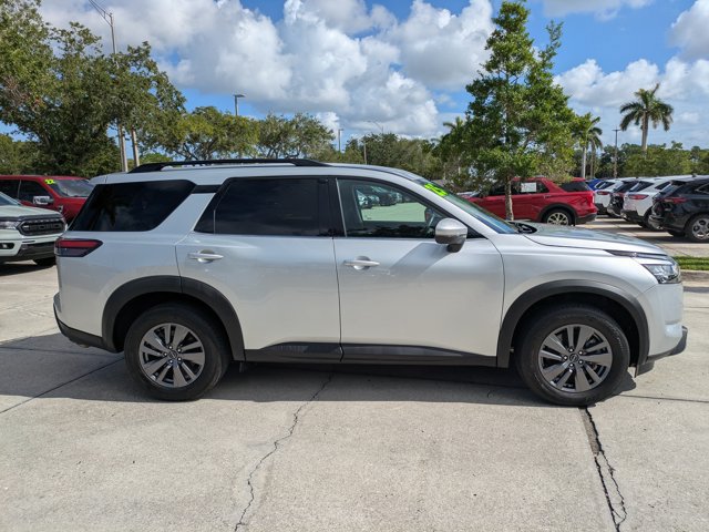 Used 2025 Nissan Pathfinder SV AWD/4WD image 3