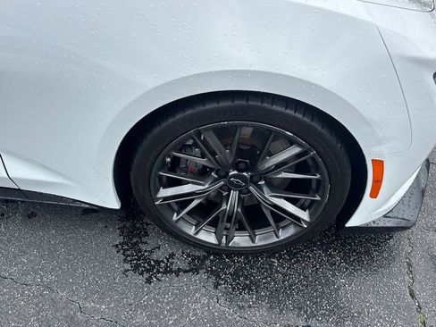 Used 2022 Chevrolet Camaro ZL1 RWD image 13
