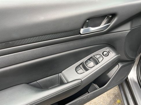 Used 2025 Nissan Altima 2.5 SV FWD image 18