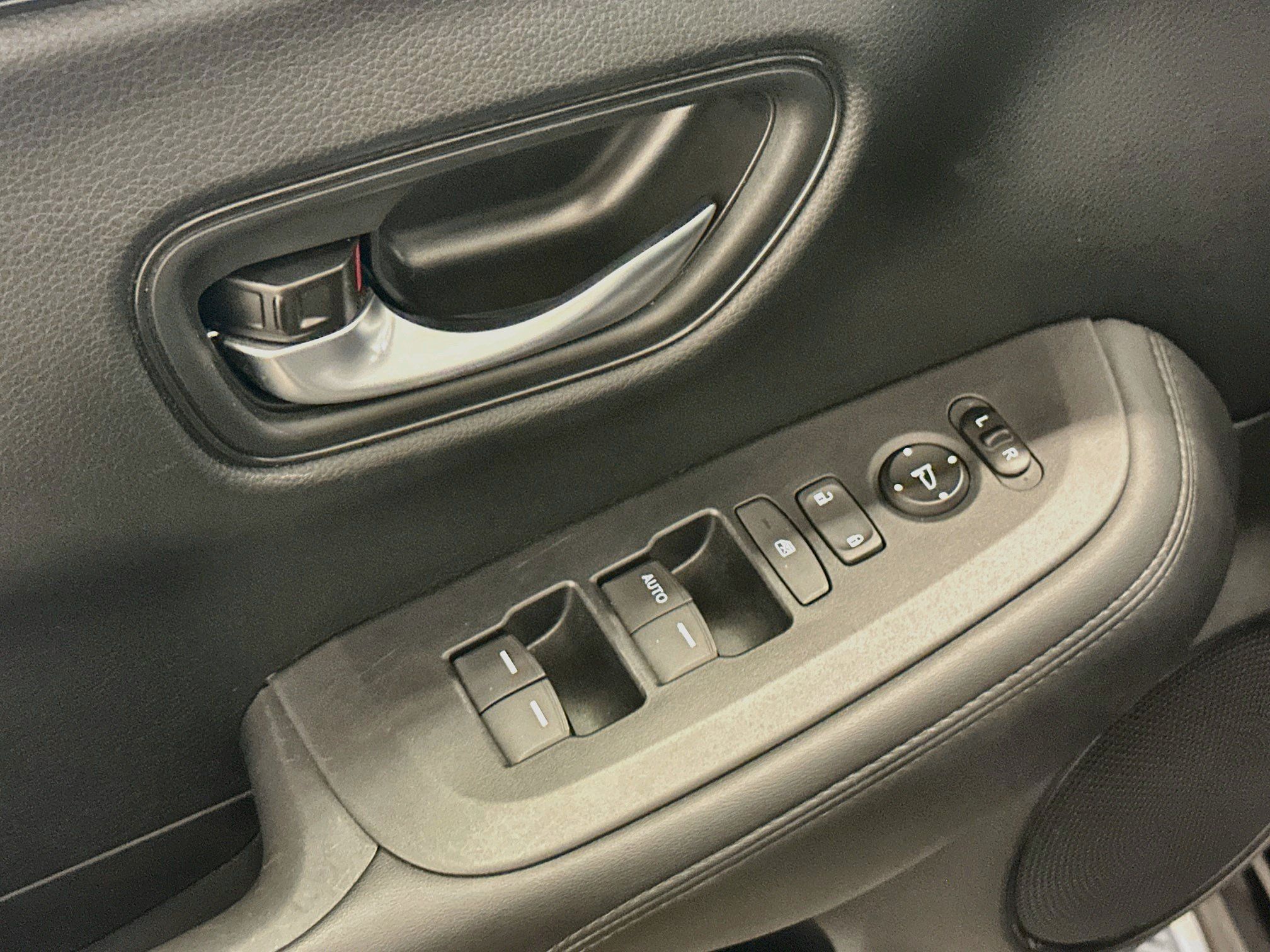 Used 2025 Honda HR-V LX image 15