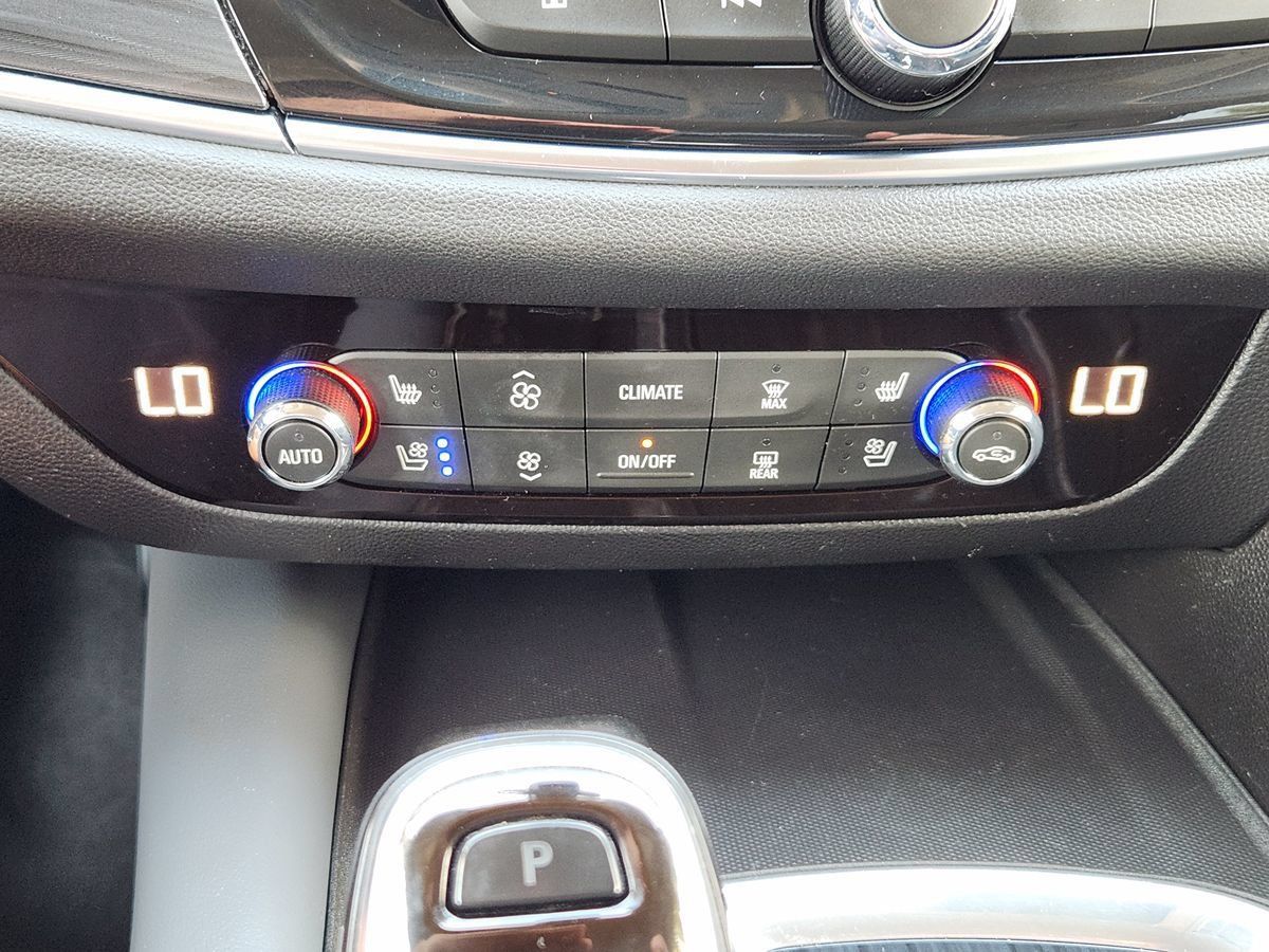Used 2020 Buick Enclave Premium w/ Trailering Package, 5000 lbs. AWD/4WD image 38