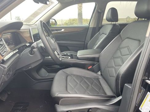 Used 2024 Volkswagen Atlas SE image 18