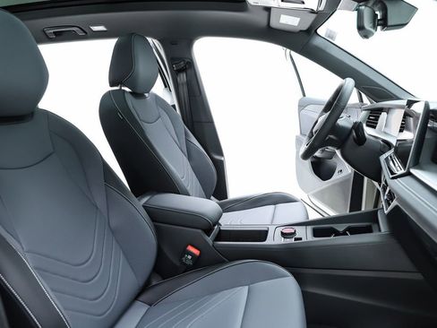 New 2026 Volkswagen Tiguan SE R-Line image 36