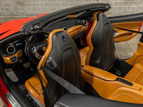 Used 2015 Ferrari California T RWD image 64