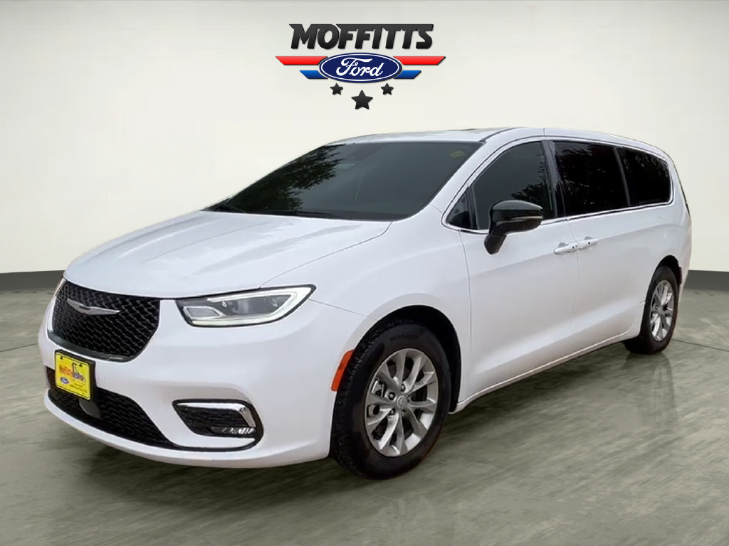 Used 2026 Chrysler Pacifica Limited FWD image 1