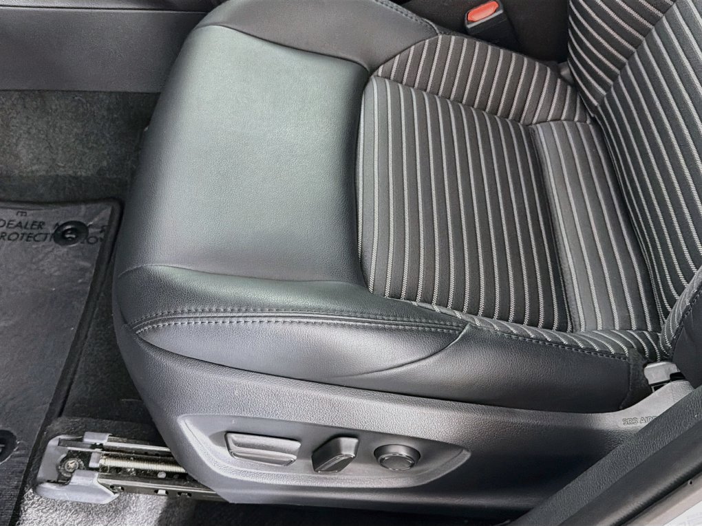 Used 2025 Toyota Corolla Cross AWD Hybrid image 24