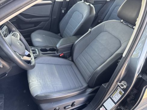 Used 2025 Volkswagen Jetta SE FWD image 10