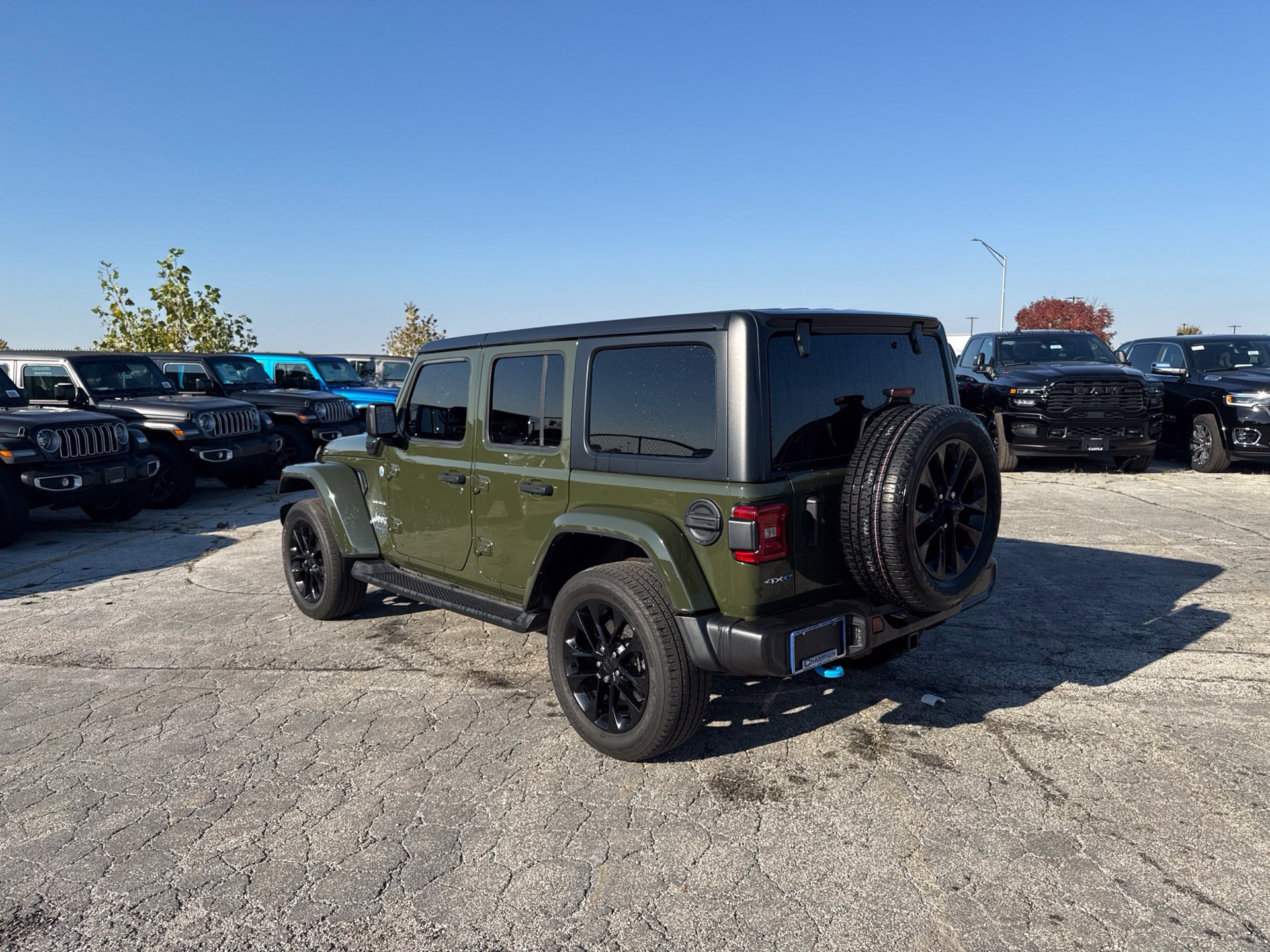 Used 2023 Jeep Wrangler Unlimited Sahara w/ Cold Weather Group AWD/4WD image 8