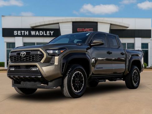 Used 2025 Toyota Tacoma TRD Off-Road AWD/4WD image 3
