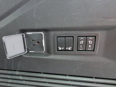 Used 2022 Chevrolet Tahoe High Country image 19