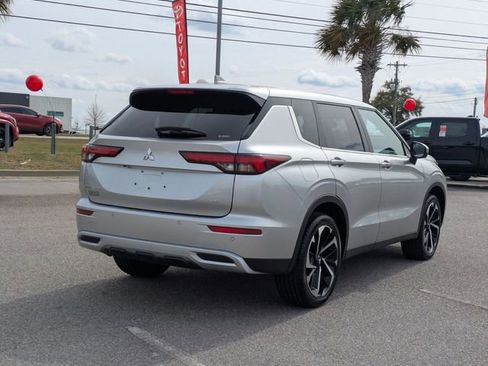 Used 2024 Mitsubishi Outlander SE Black Edition image 3