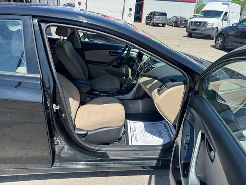 Used 2016 Hyundai Elantra SE image 9