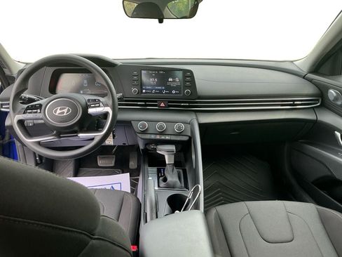Used 2025 Hyundai Elantra SE FWD image 10