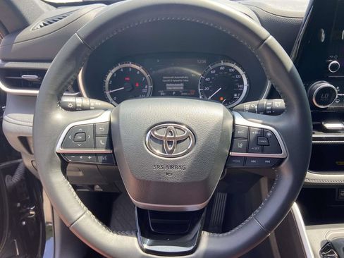 Used 2024 Toyota Highlander XSE FWD image 33