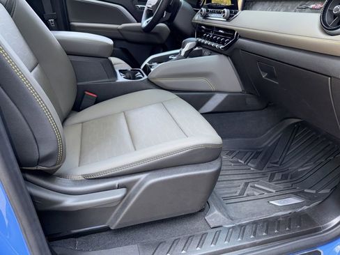 Used 2025 Chevrolet Colorado ZR2 w/ Technology Package image 25