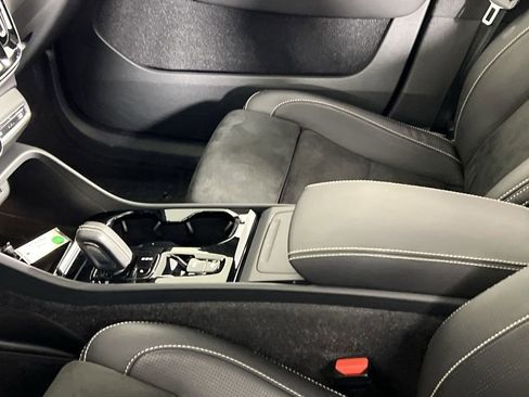 Used 2021 Volvo XC40 T5 R-Design w/ Advanced Package image 22
