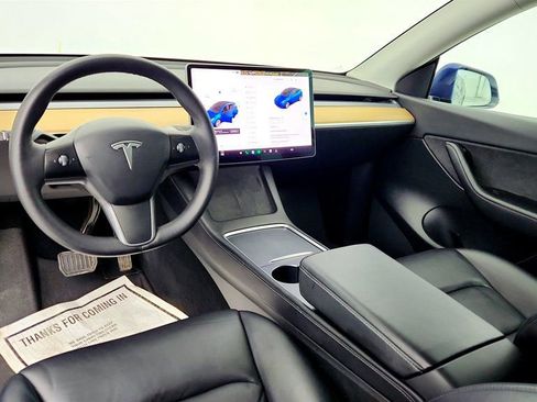 Used 2022 Tesla Model Y Long Range image 12