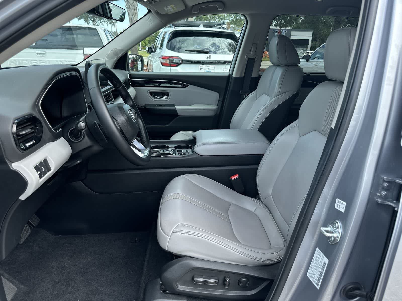Used 2025 Honda Pilot EX-L image 12
