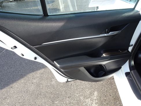 Used 2021 Toyota Camry LE image 14